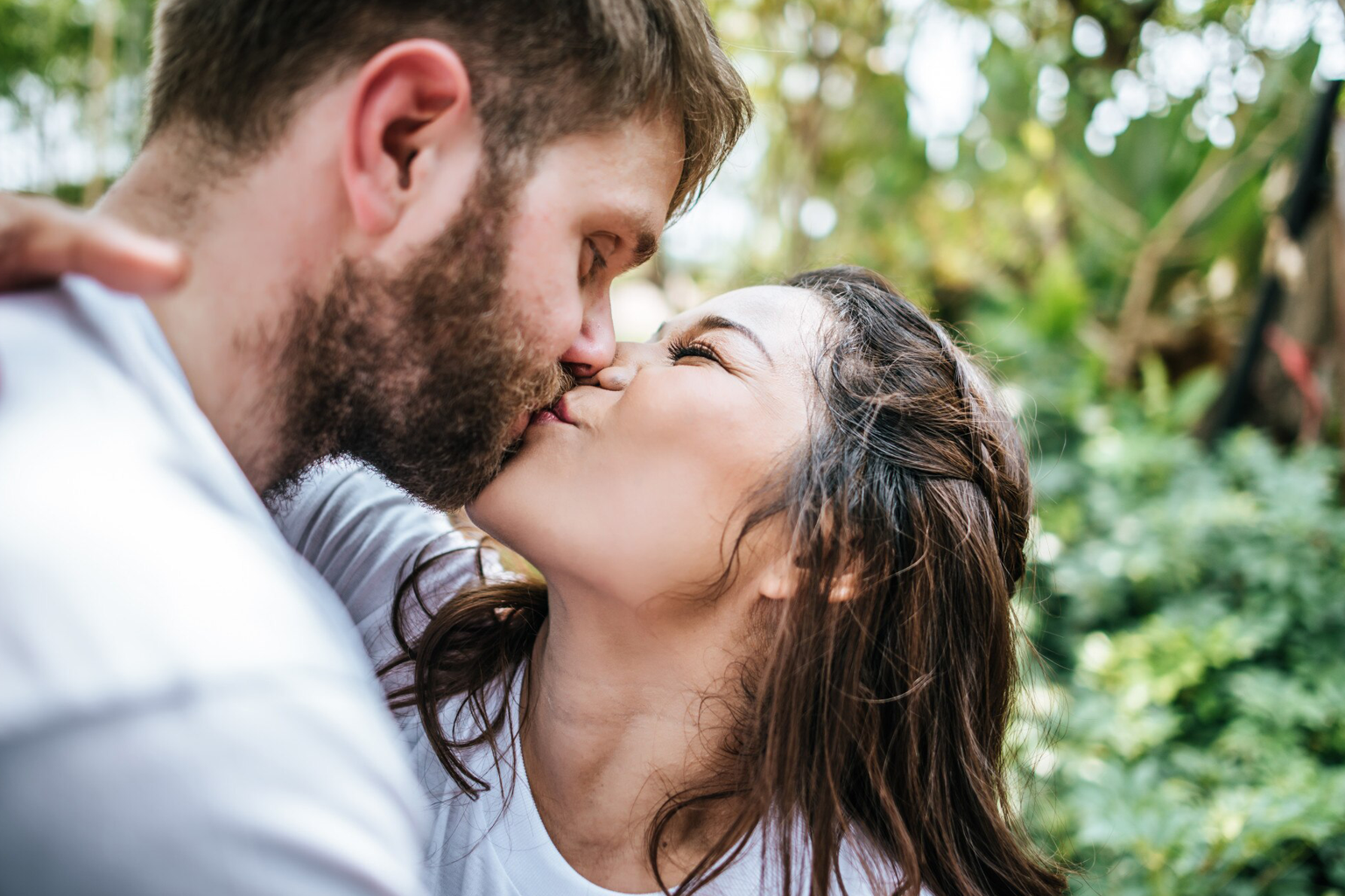 Rich & Stacey Kissing Anniversary
